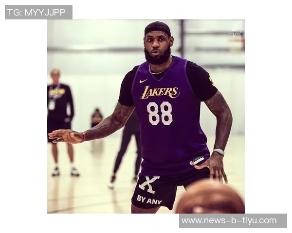 里夫斯坚定信心称球队需团结一心如老詹所言共同争胜