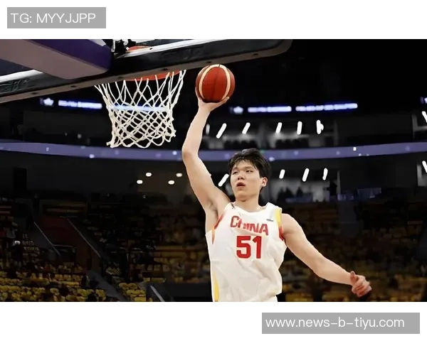 杨瀚森在比赛中表现出色需加强防守与无球跑动提升实力 杨瀚森在比赛中表现出色需加强防守与无球跑动提升实力